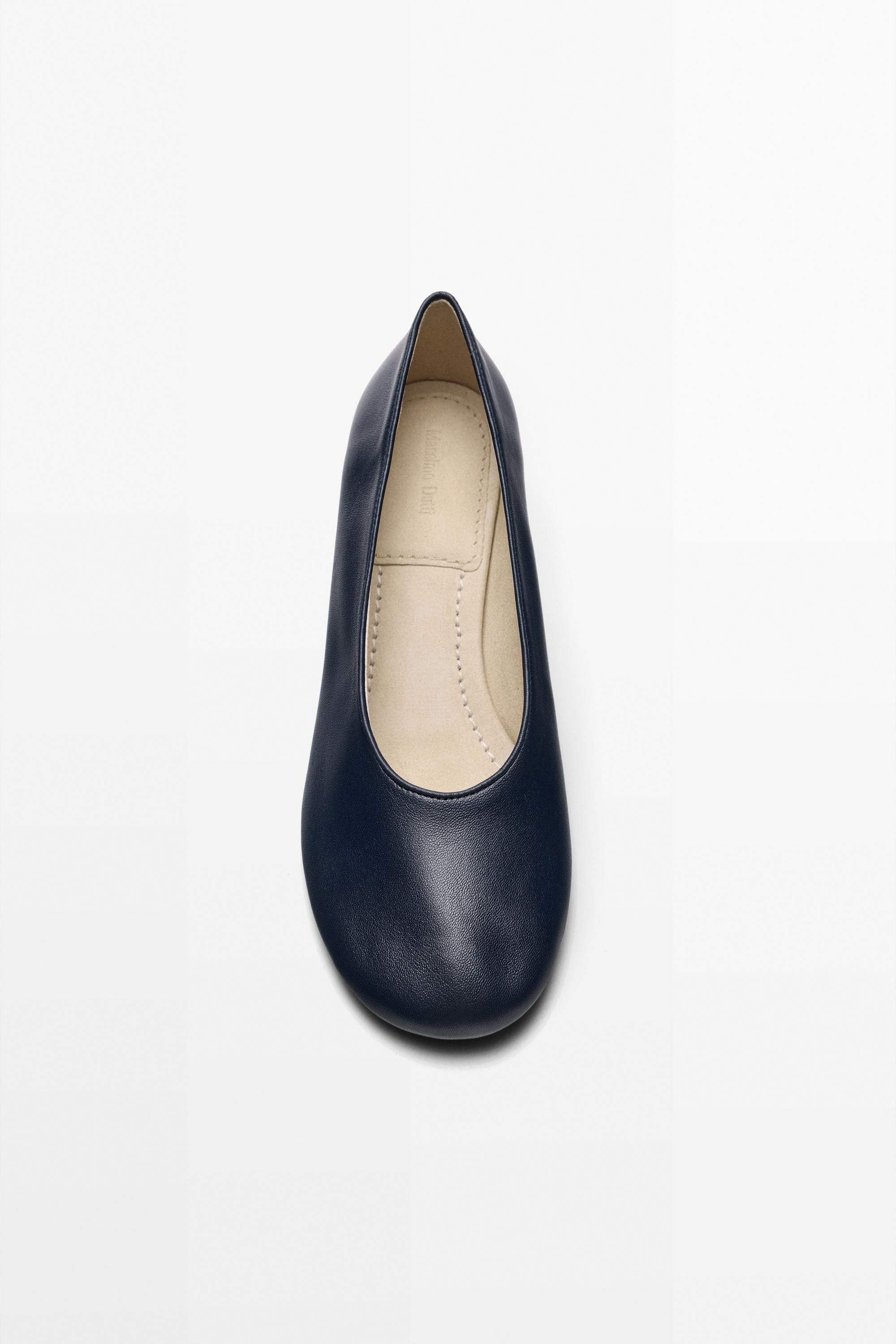 Soft leather heel shoes